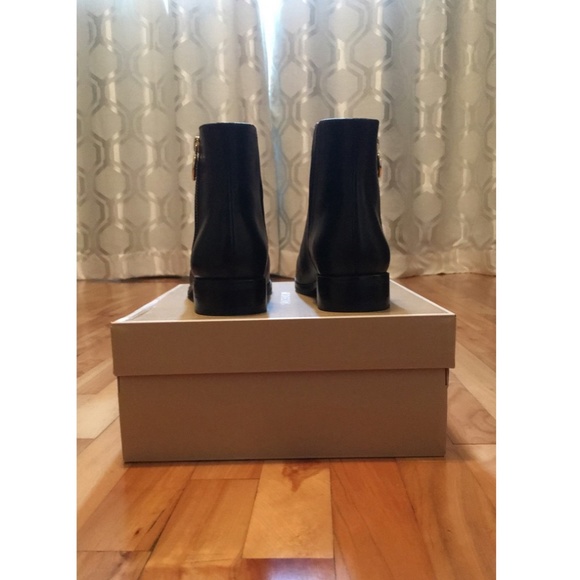 MICHAEL KORS WOMENS LAINEY LEATHER ANKLE BOOT - Picture 4 of 7